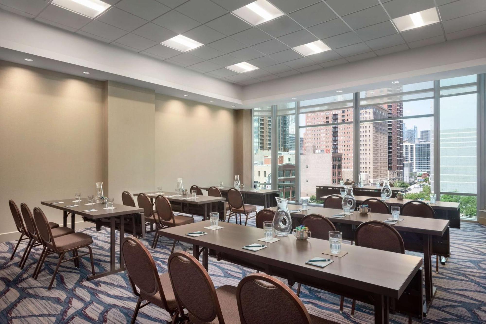 Hilton Garden Inn Chicago Downtown South Loop Exterior foto