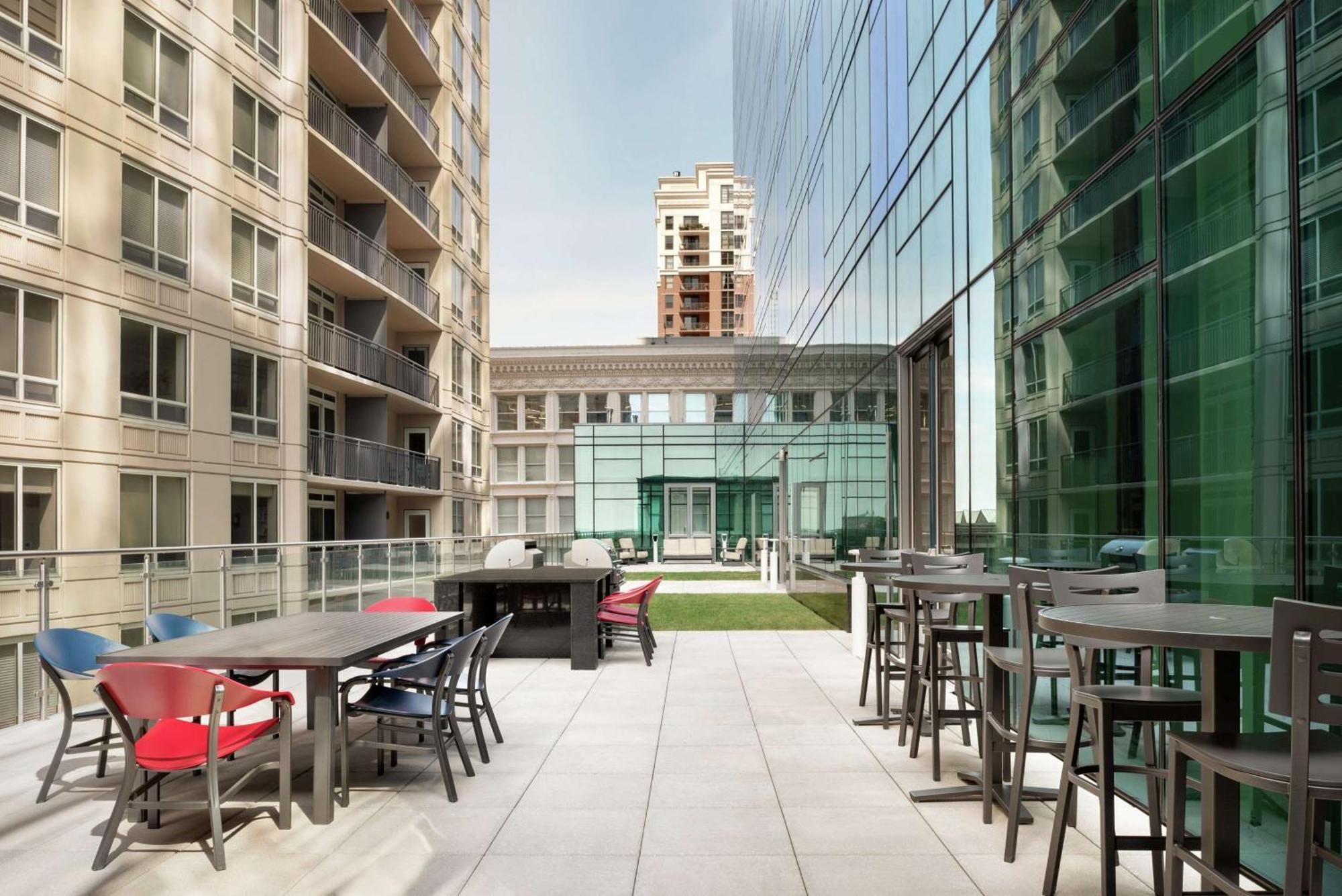 Hilton Garden Inn Chicago Downtown South Loop Exterior foto